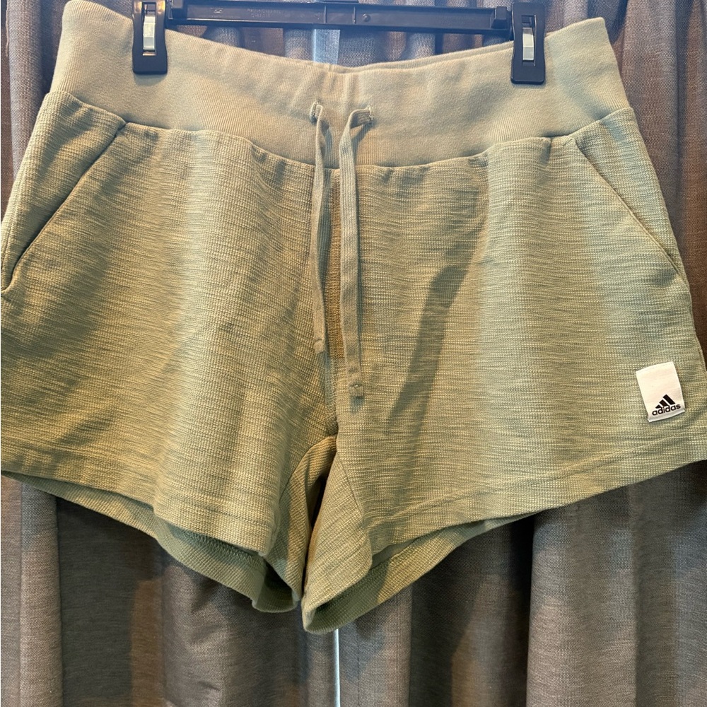 Adidas Women's Olive Athletic Size Large Shorts